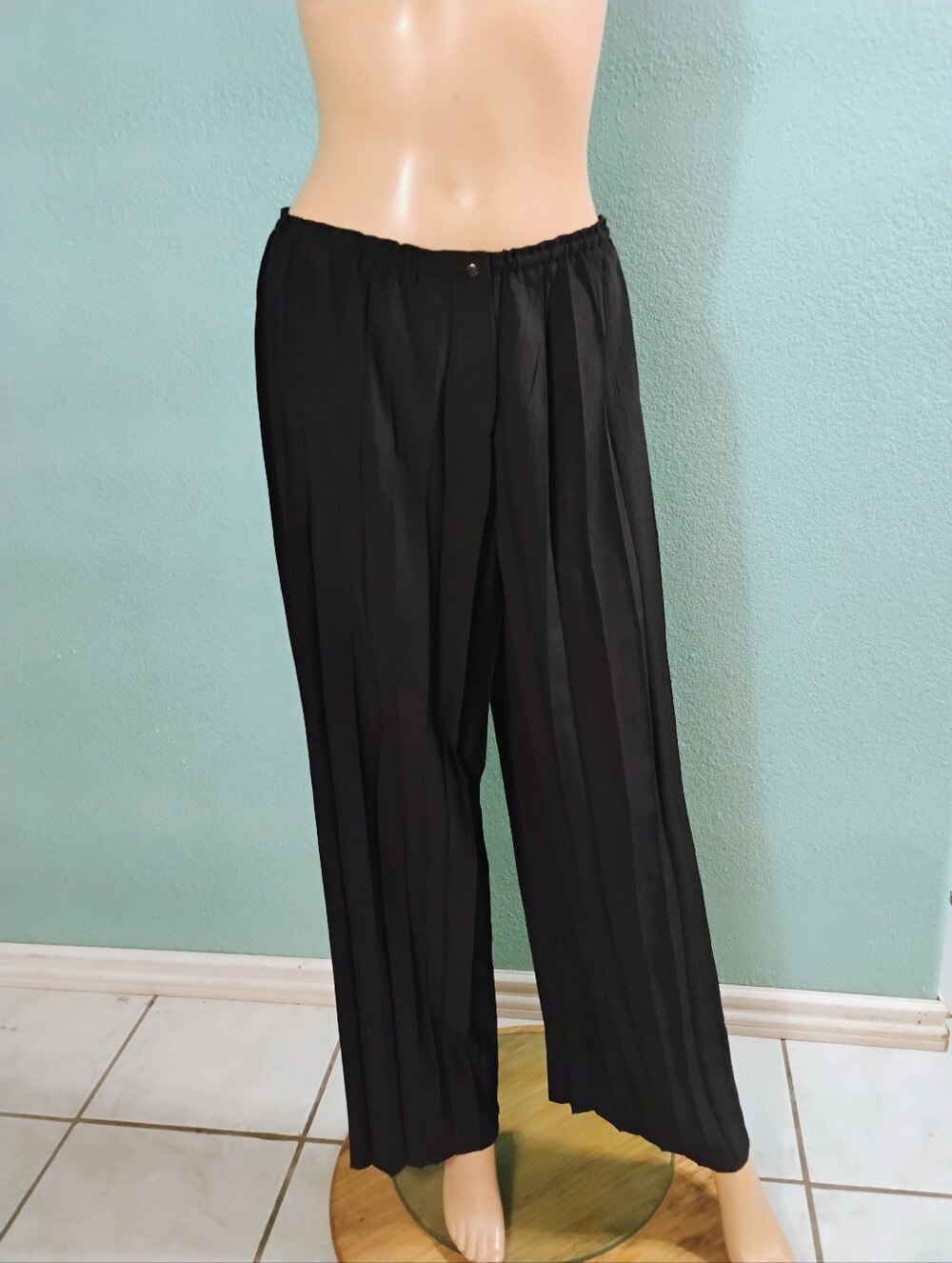 Babette Sz M Black Pleated Pants Wide Leg